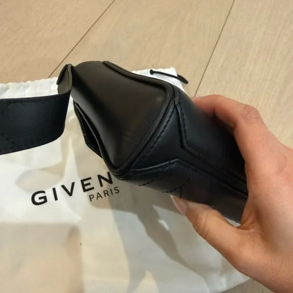 Givenchy EDEN MINI Black Leather Bag in smooth leather - Picture 9 of 13